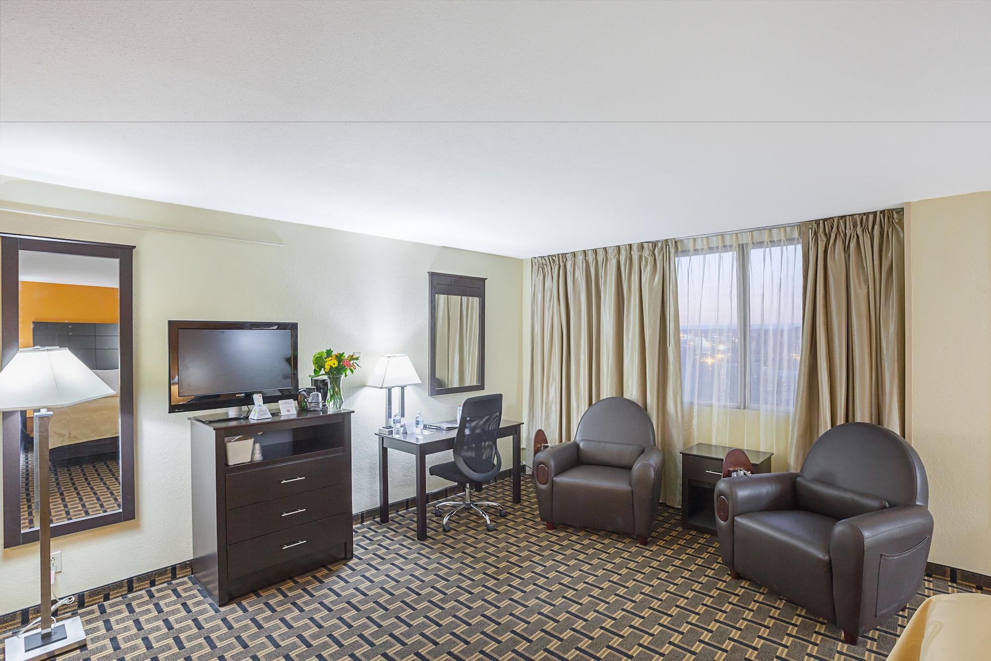 Quality Inn & Suites Cincinnati Exterior foto