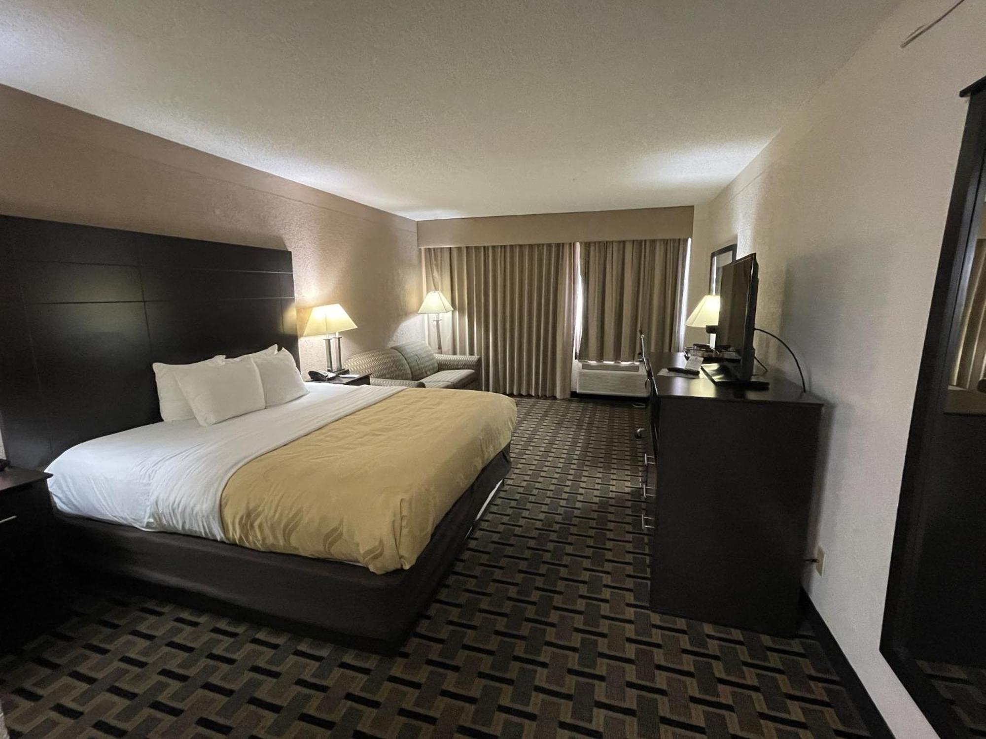 Quality Inn & Suites Cincinnati Exterior foto