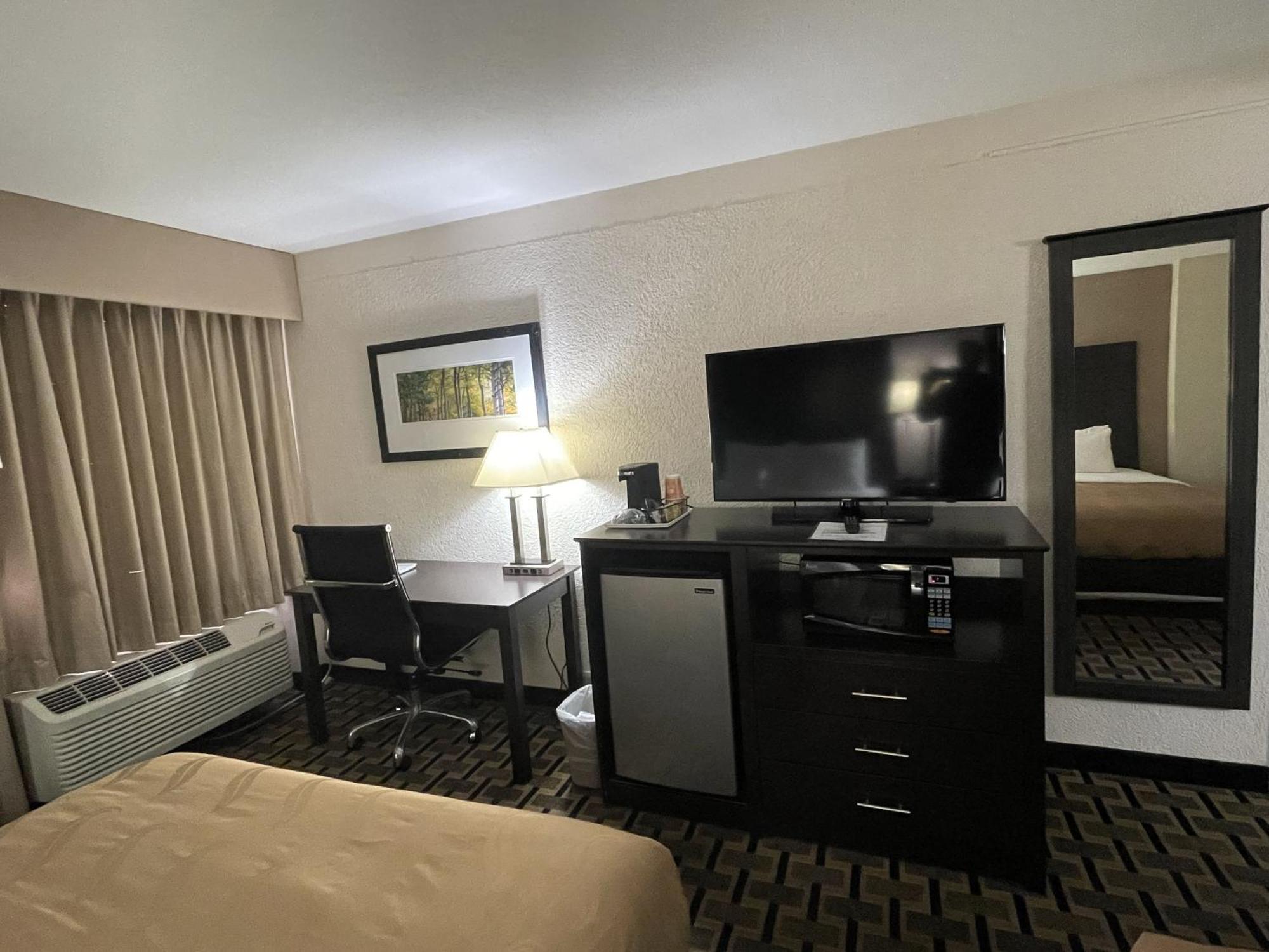 Quality Inn & Suites Cincinnati Exterior foto